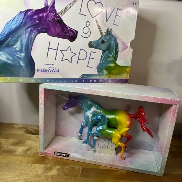 Breyer Horses Freedom Series – Love & Hope Unicorn Set Make a wish #62124 - Picture 1 of 15